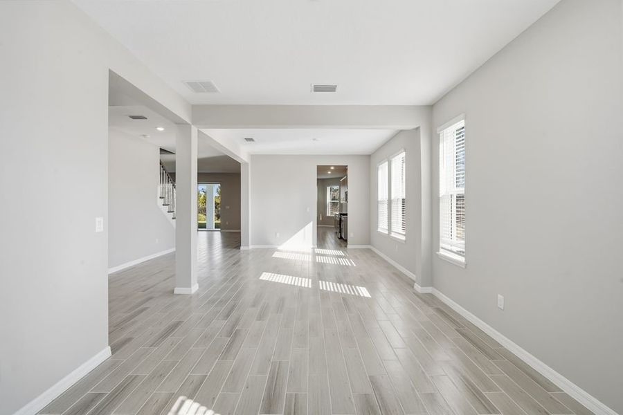 Spacious, unfurnished interior of a new home in Hammock at Two Rivers, Zephyrhills (Image 12).