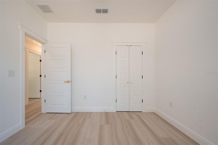 Spacious, unfurnished interior of a new home in , Williston (Image 21).
