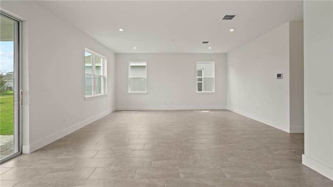 Spacious, unfurnished interior of a new home in Trailside, Mount Dora (Image 25).