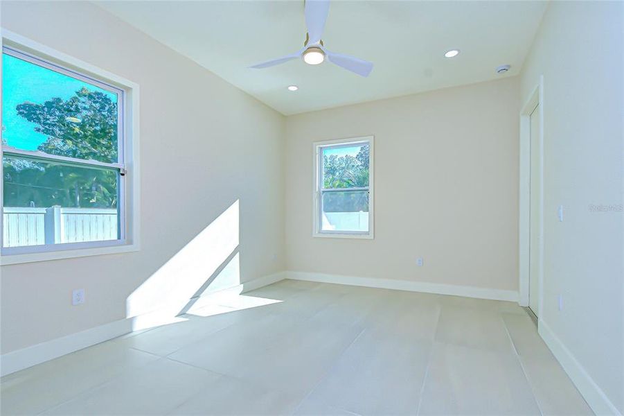 Spacious, unfurnished interior of a new home in , Tampa (Image 25).
