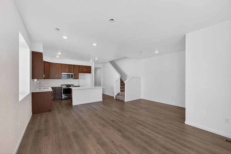 Spacious, unfurnished interior of a new home in Parterre, Thornton (Image 10).