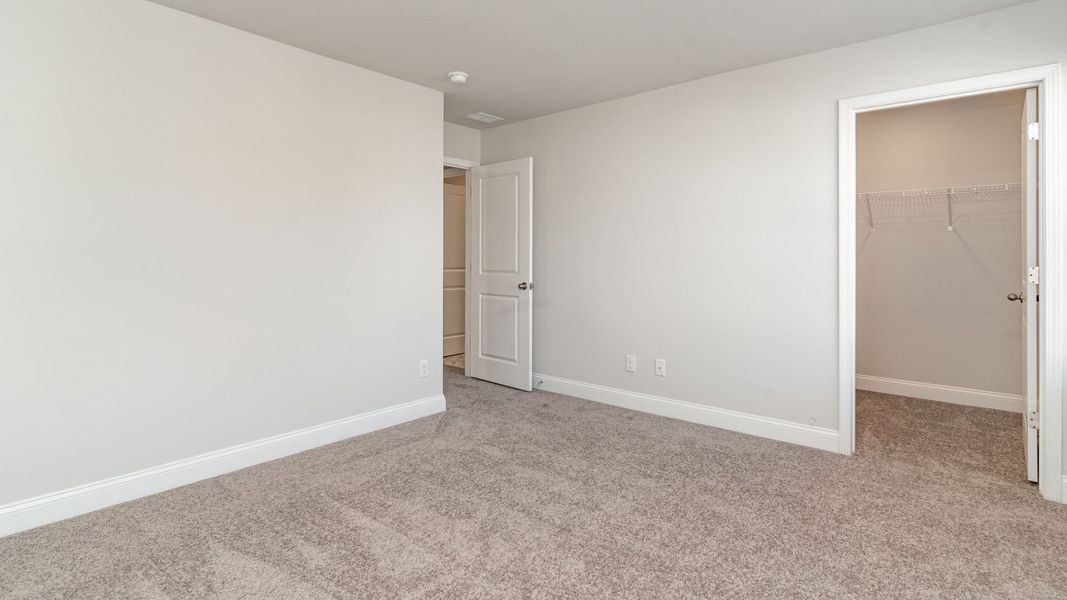 Spacious, unfurnished interior of a new home in Rolling Hills, Bolivia (Image 18).
