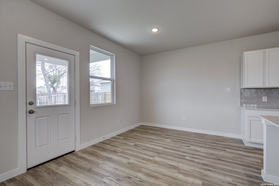 Spacious, unfurnished interior of a new home in Mesa Vista, San Antonio (Image 15).