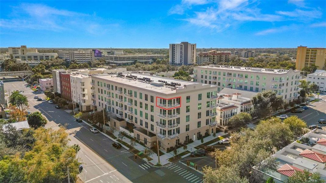 Condo located in St. Petersburg, FL showcasing its design and architecture (Image 4). Condo located in St. Petersburg, FL showcasing its design and architecture (Image 4).