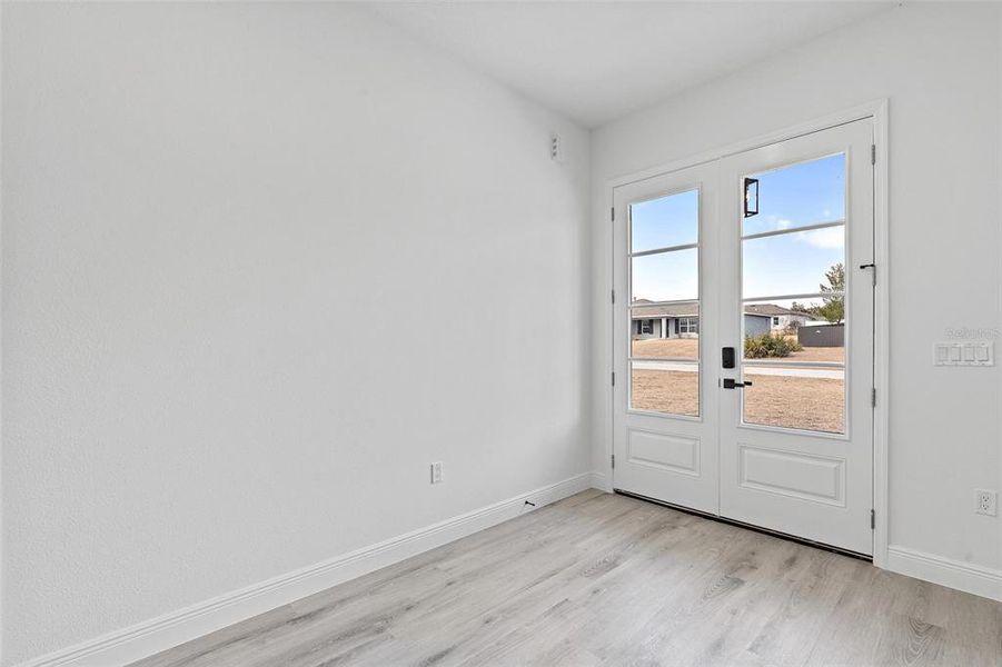 Spacious, unfurnished interior of a new home in , Ocala (Image 30).