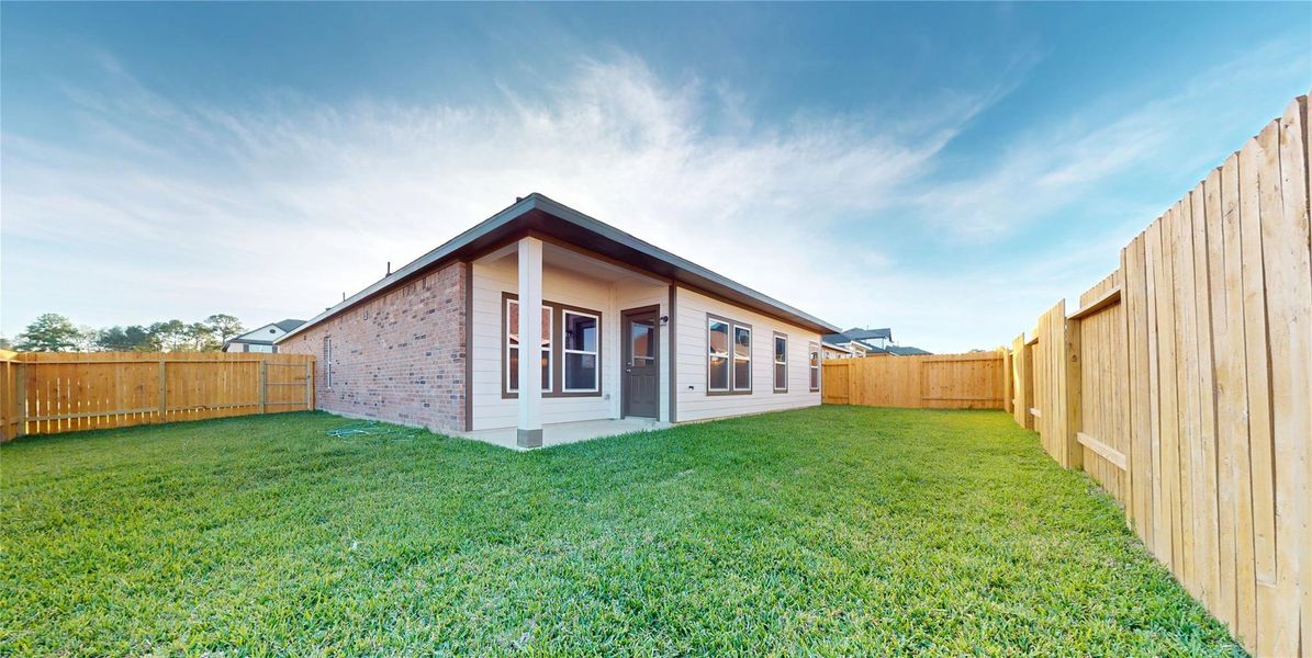 Exterior details and patio area of a home in Lexington Heights 50', Willis (Image 4).