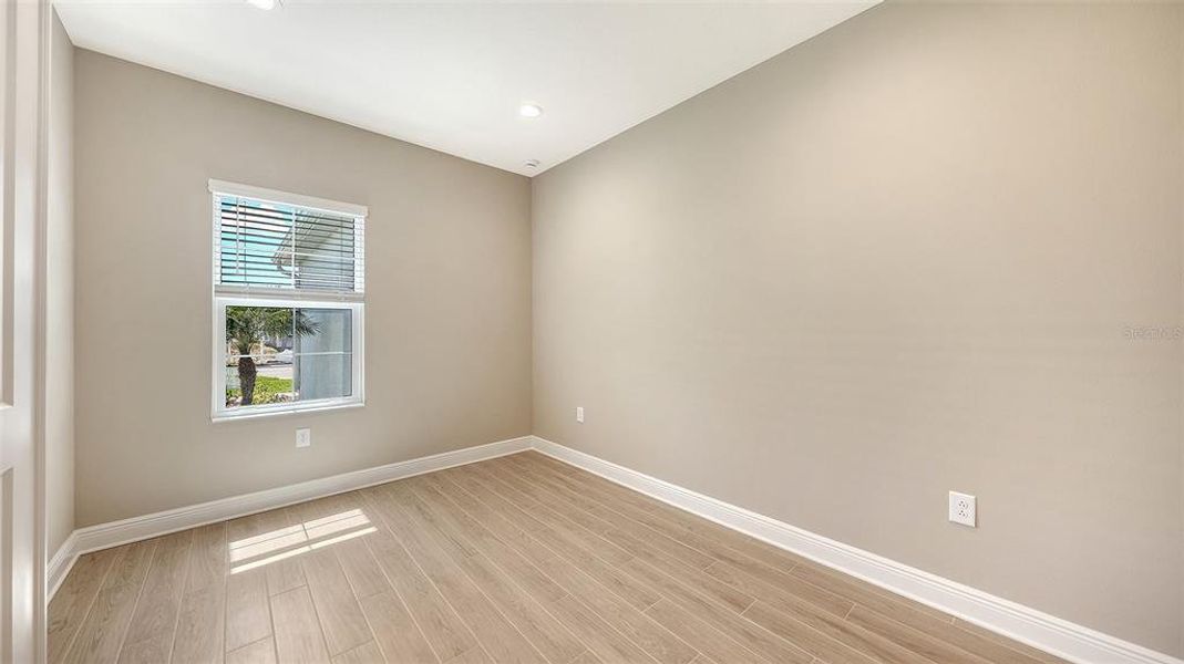 Spacious, unfurnished interior of a new home in Palmera, Venice (Image 18). Spacious, unfurnished interior of a new home in Palmera, Venice (Image 18).