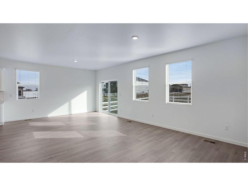 Spacious, unfurnished interior of a new home in Hansen Farm, Fort Collins (Image 20).
