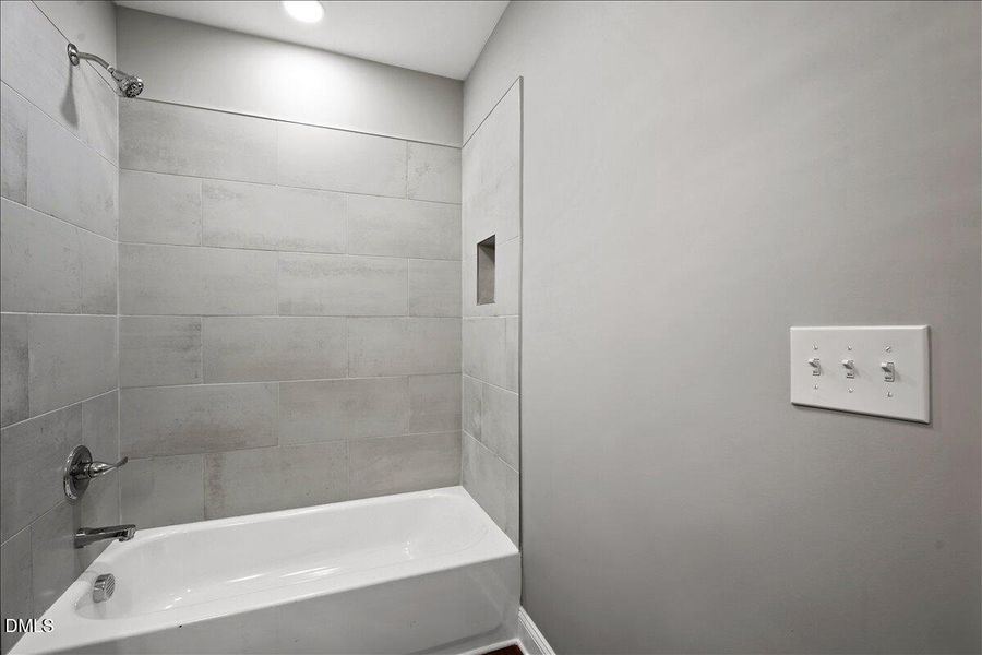 32-405 Ridley St-32