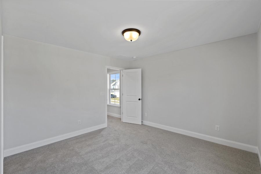 Spacious, unfurnished interior of a new home in Wildcat Chase, Summerville (Image 15).