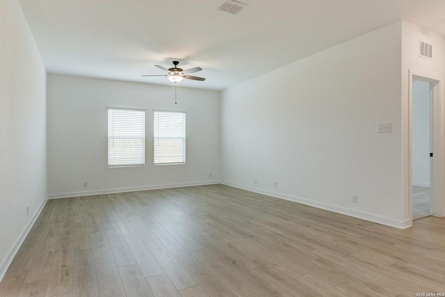 Spacious, unfurnished interior of a new home in Hennersby Hollow, San Antonio (Image 17). Spacious, unfurnished interior of a new home in Hennersby Hollow, San Antonio (Image 17).