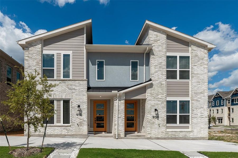 Exterior details and patio area of a home in Collin Creek, Plano (Image 2).