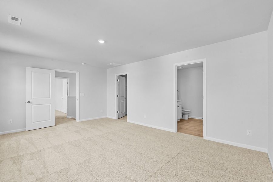 Spacious, unfurnished interior of a new home in Hanes Lake, Winston-Salem (Image 29). Spacious, unfurnished interior of a new home in Hanes Lake, Winston-Salem (Image 29).