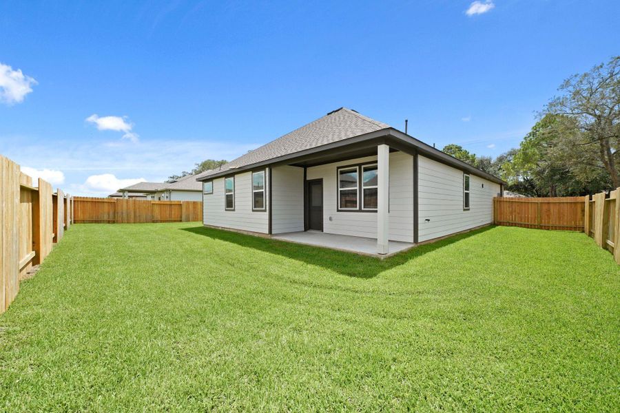 Exterior details and patio area of a home in Signature Collection, Bay City (Image 4).