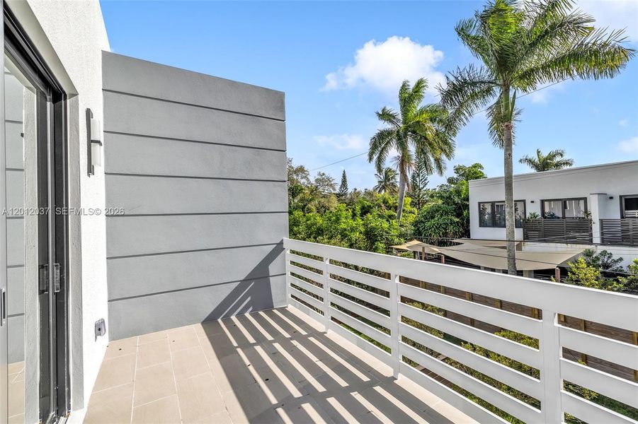 Exterior details and patio area of a home in , Fort Lauderdale (Image 26).