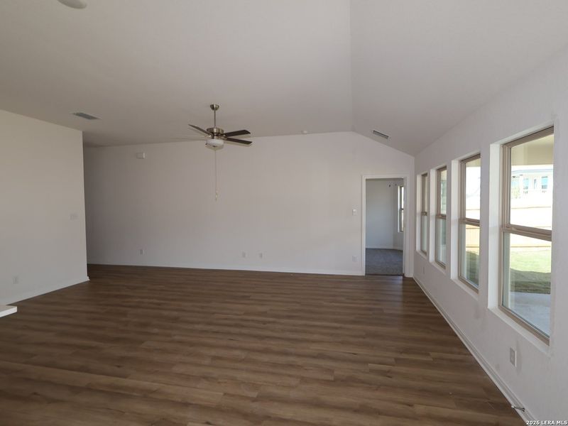 Spacious, unfurnished interior of a new home in Greenspoint Heights, Seguin (Image 25).