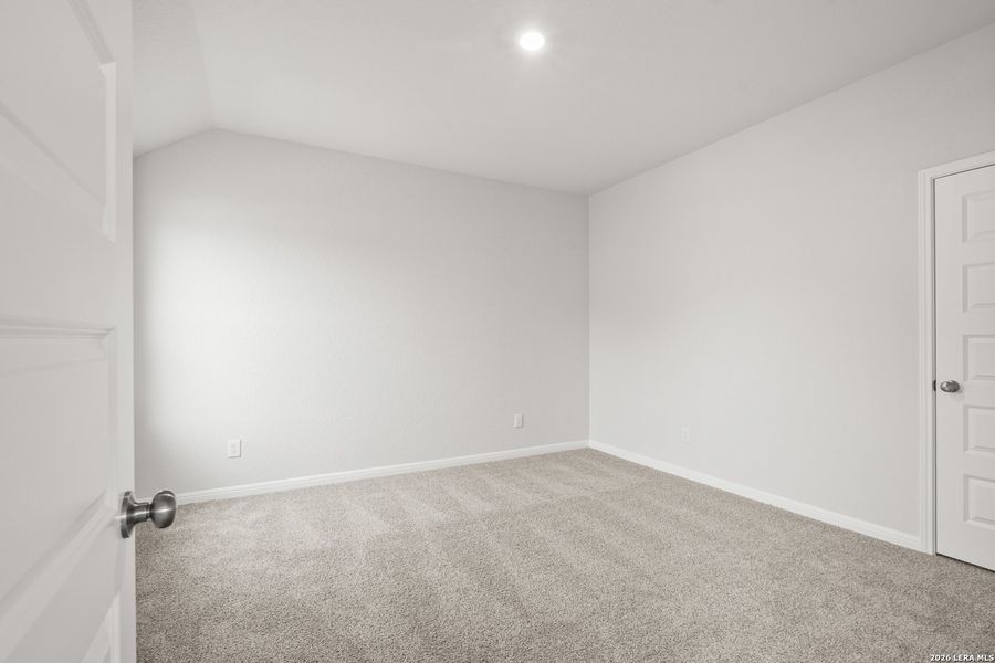 Spacious, unfurnished interior of a new home in Hunters Ranch, San Antonio (Image 20).
