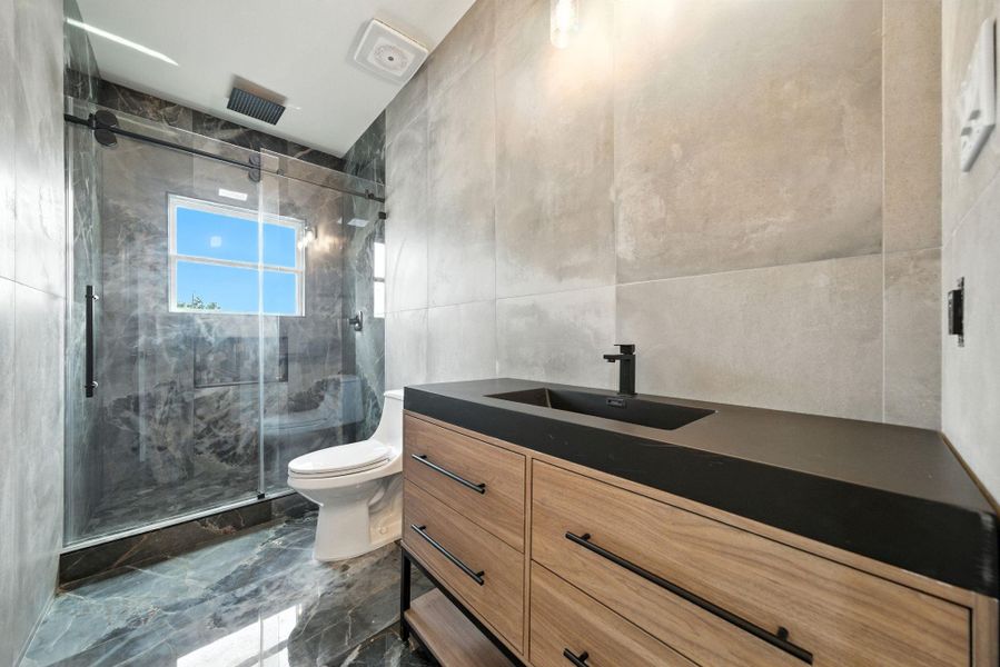 Full bathroom 1 Full bathroom 1