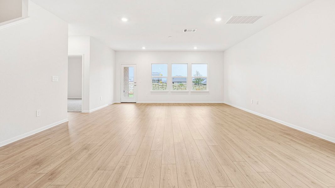 Spacious, unfurnished interior of a new home in Bar W Ranch, Leander (Image 17).