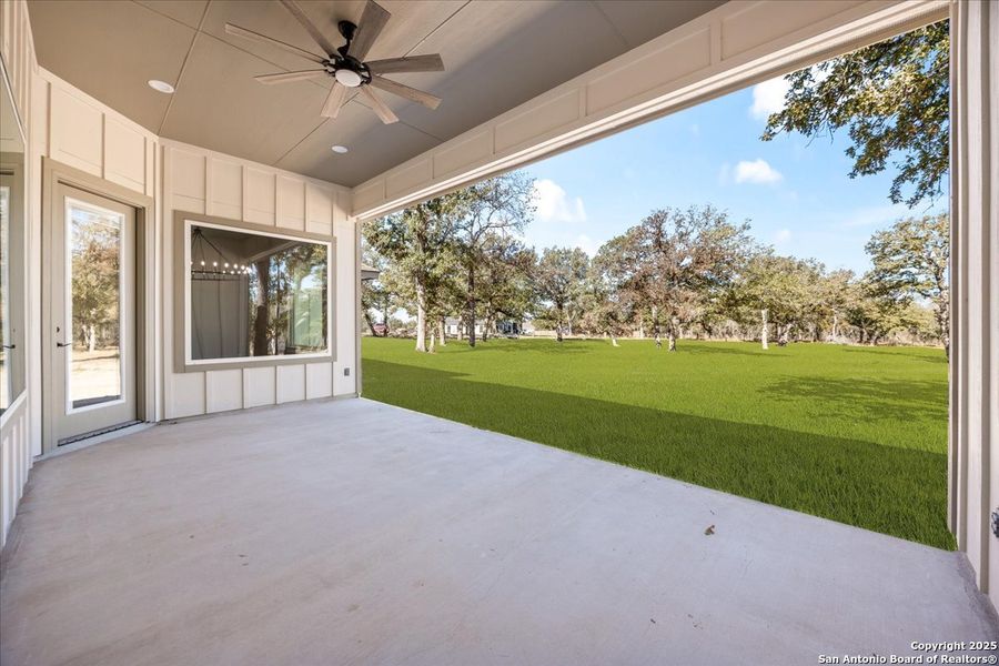 Exterior details and patio area of a home in , La Vernia (Image 28).