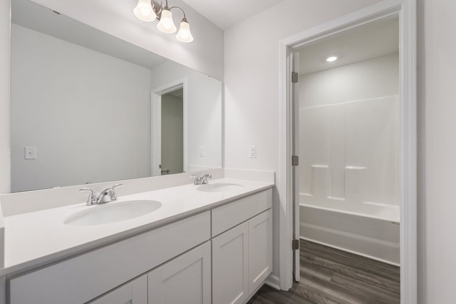 Furnished interior view inside a new home in Richmond Hill, Inman (Image 9).