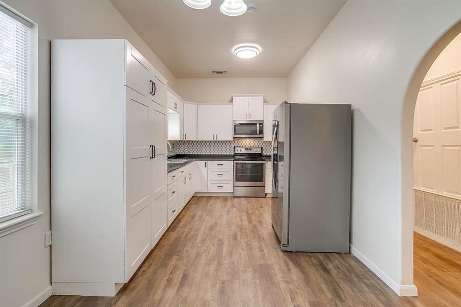 Furnished interior view inside a new home in , Mineral Wells (Image 7).