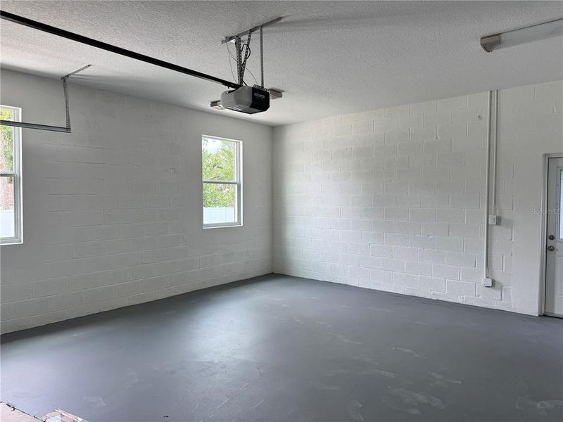 Spacious, unfurnished interior of a new home in , Dade City (Image 75).