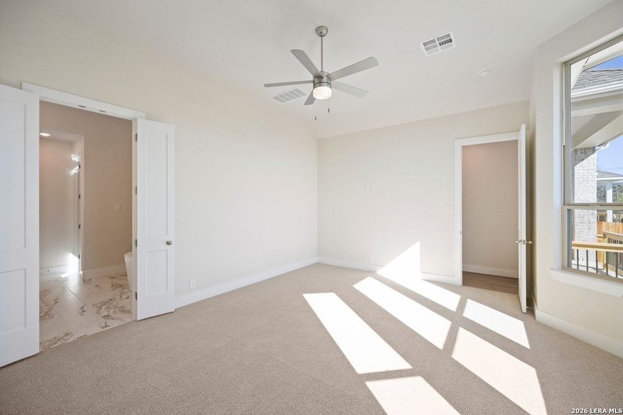 Spacious, unfurnished interior of a new home in Davis Ranch, San Antonio (Image 12).