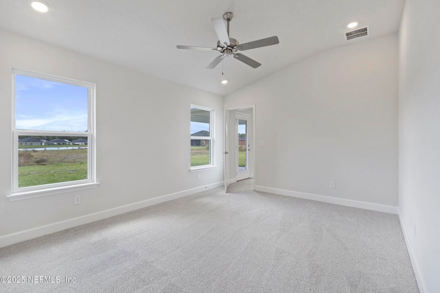 Spacious, unfurnished interior of a new home in Shadow Crest at Rolling Hills, Green Cove Springs (Image 14).