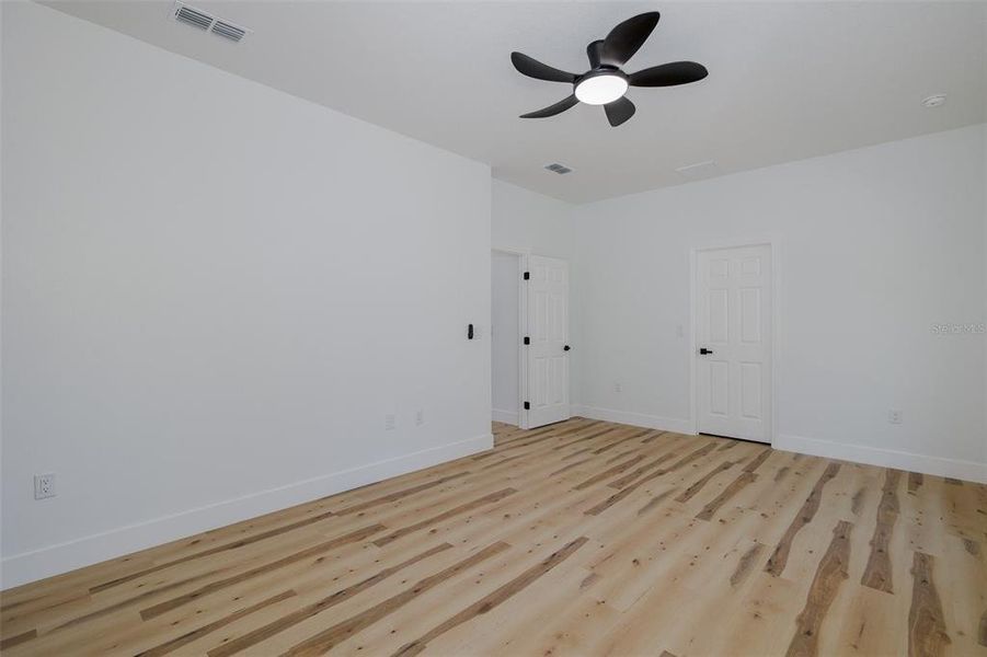Spacious, unfurnished interior of a new home in , Weeki Wachee (Image 58).