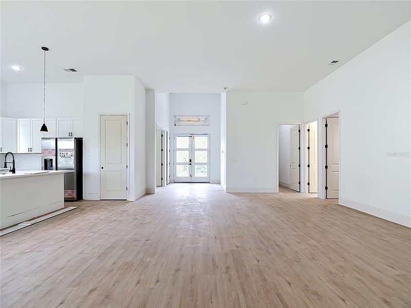 Spacious, unfurnished interior of a new home in , Port Charlotte (Image 19).