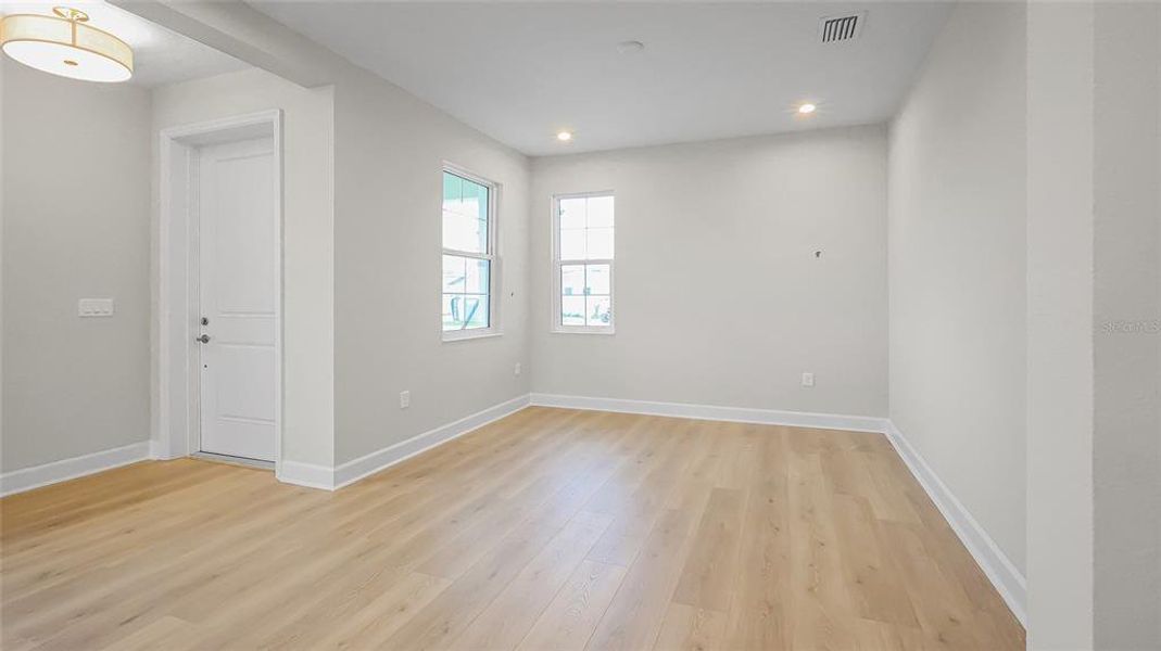 Spacious, unfurnished interior of a new home in Cresswind at Hammock Oaks, Lady Lake (Image 59).