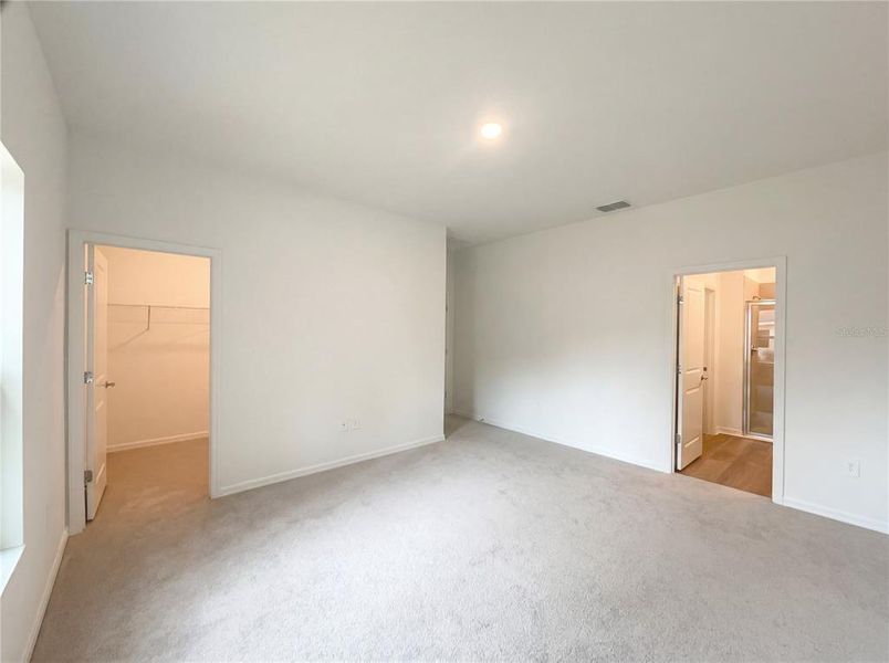 Spacious, unfurnished interior of a new home in Grand Park, Dunnellon (Image 17).