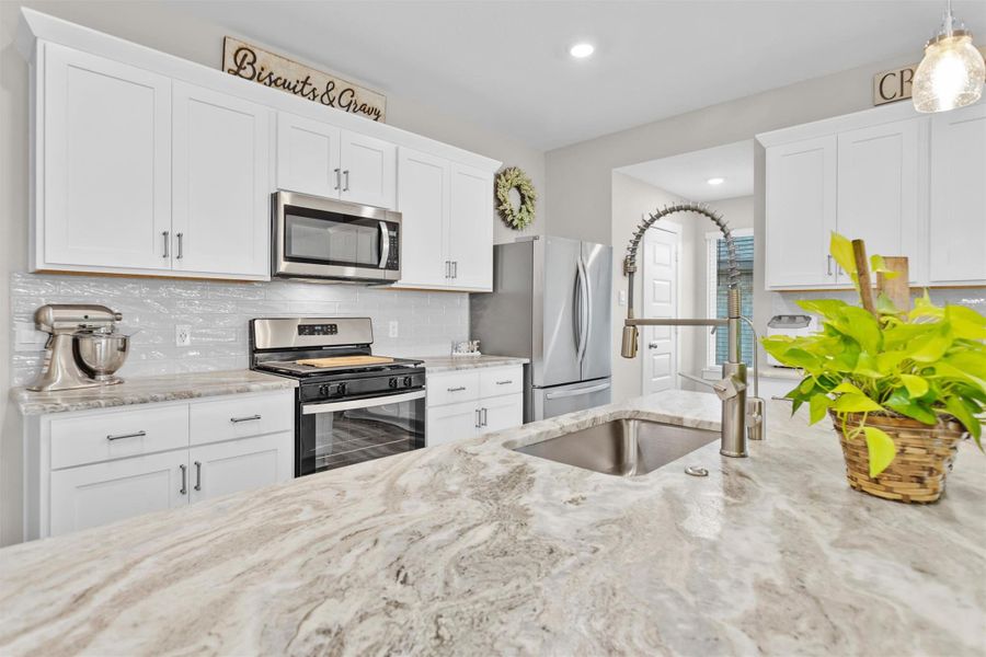 Furnished interior view inside a new home in Central Park, Texas City (Image 9).
