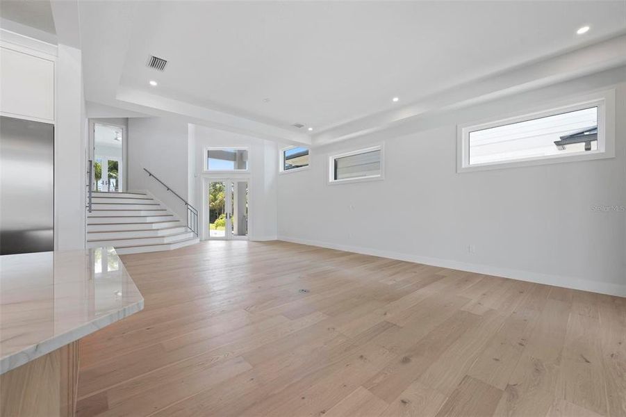 Spacious, unfurnished interior of a new home in , Sarasota (Image 23).