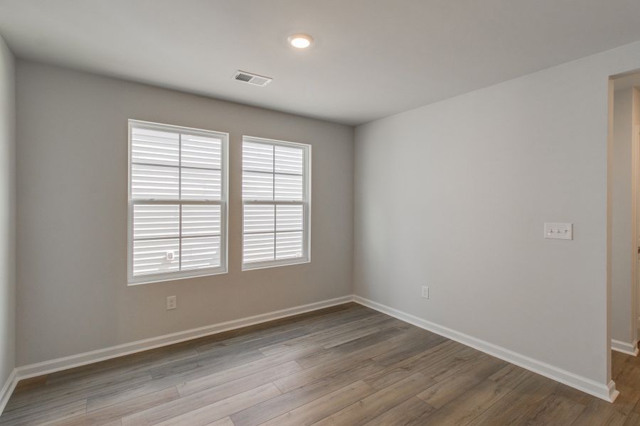 Spacious, unfurnished interior of a new home in Bluefield, Lexington (Image 16).