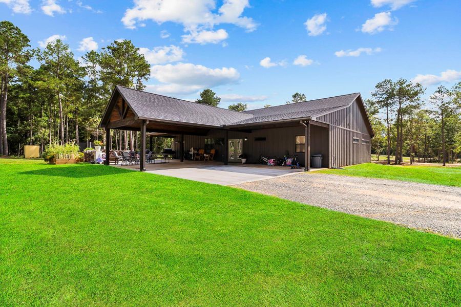 Community amenities in , Livingston (Image 25).