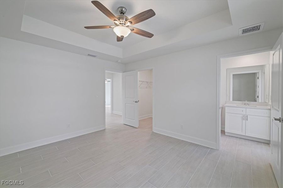 Spacious, unfurnished interior of a new home in Cape Coral, Cape Coral (Image 20).