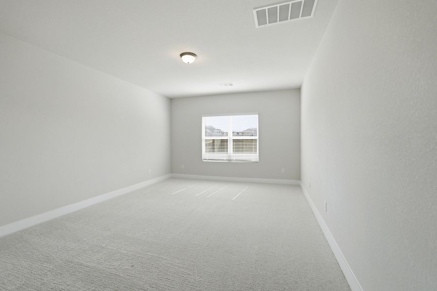 Spacious, unfurnished interior of a new home in Sunfield, Buda (Image 24).