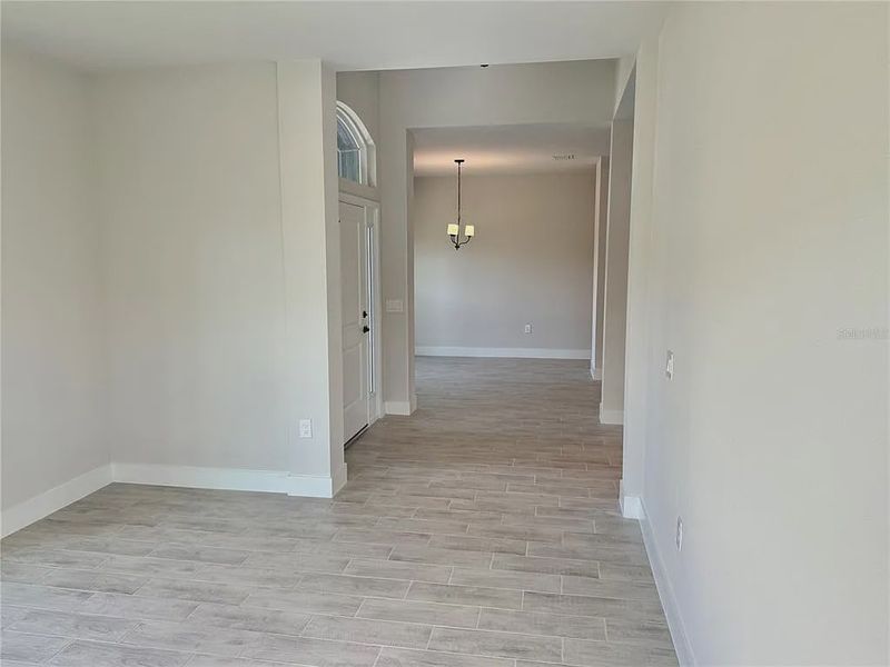 Spacious, unfurnished interior of a new home in South Gulf Cove, Port Charlotte (Image 16).
