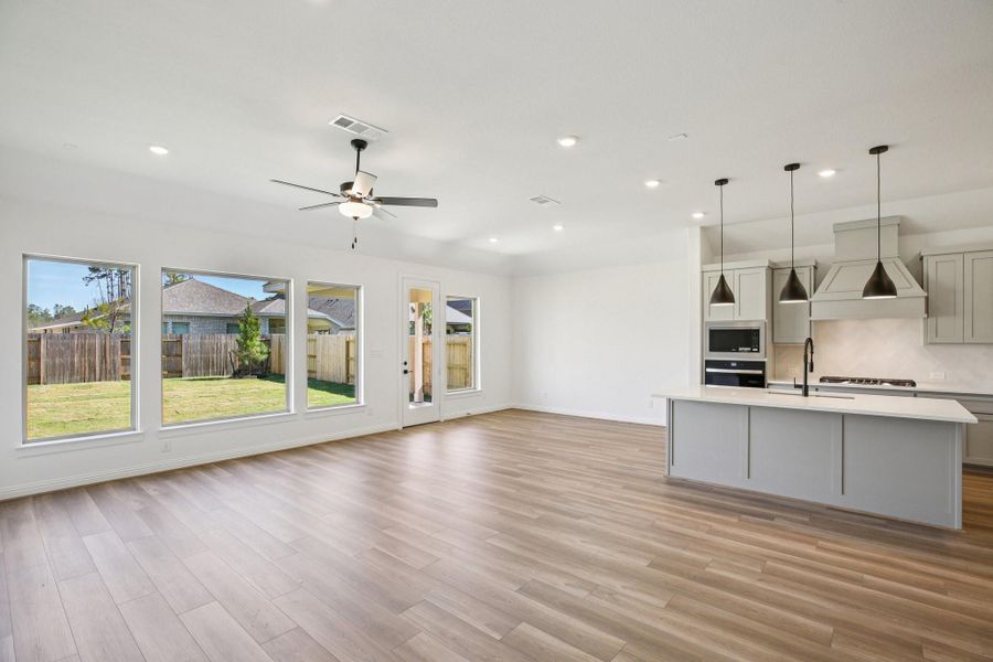 Spacious, unfurnished interior of a new home in Evergreen 50', Conroe (Image 18).