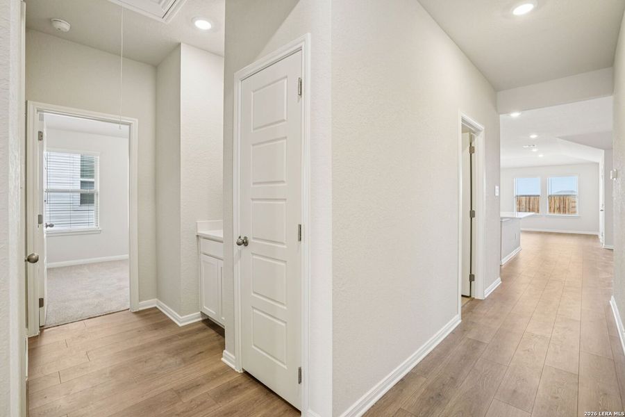 Spacious, unfurnished interior of a new home in Catalina, Converse (Image 24).