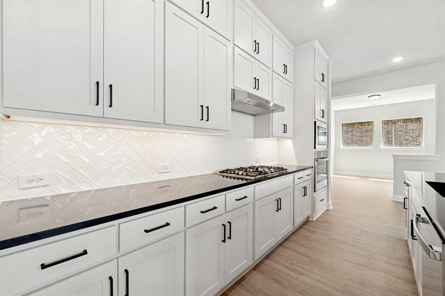 Furnished interior view inside a new home in Myrtle Creek, Waxahachie (Image 15). Furnished interior view inside a new home in Myrtle Creek, Waxahachie (Image 15).