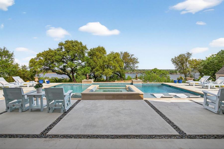 Voila! This pool was designed to be able to enjoy the views to the max! This is where you will spend your summer!