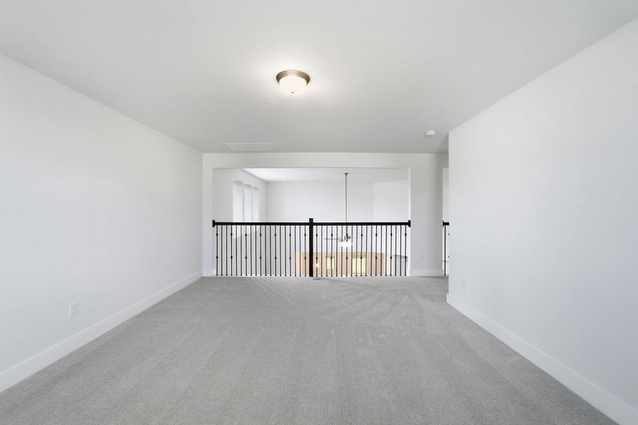 Spacious, unfurnished interior of a new home in Sunfield, Buda (Image 27).