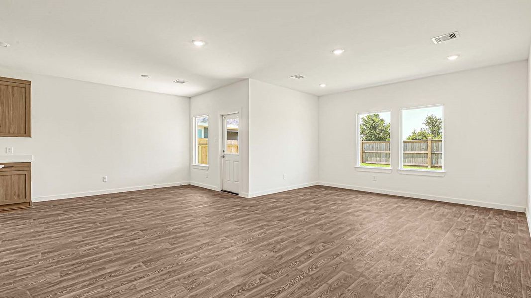 Representative unfurnished interior of a home built from the Midland - X40M by D.R. Horton in Holly Ridge, Rosenberg (Image 26). Representative unfurnished interior of a home built from the Midland - X40M by D.R. Horton in Holly Ridge, Rosenberg (Image 26).