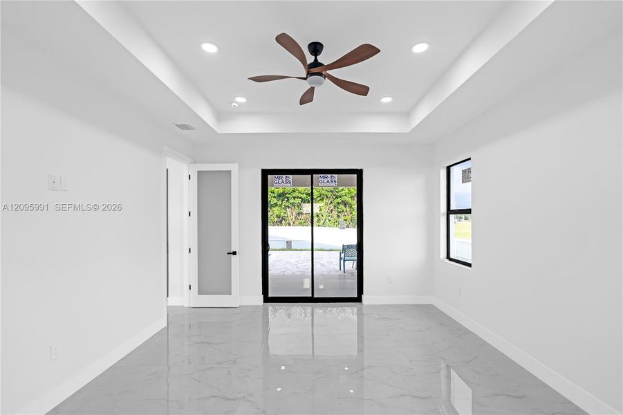 Spacious, unfurnished interior of a new home in , Cape Coral (Image 25).