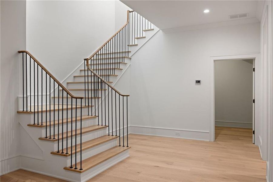 Spacious, unfurnished interior of a new home in , Atlanta (Image 37).