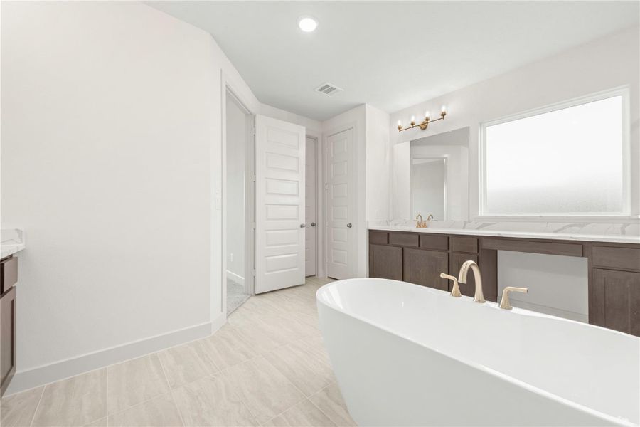 Representative image. Features, selections and colors may vary.