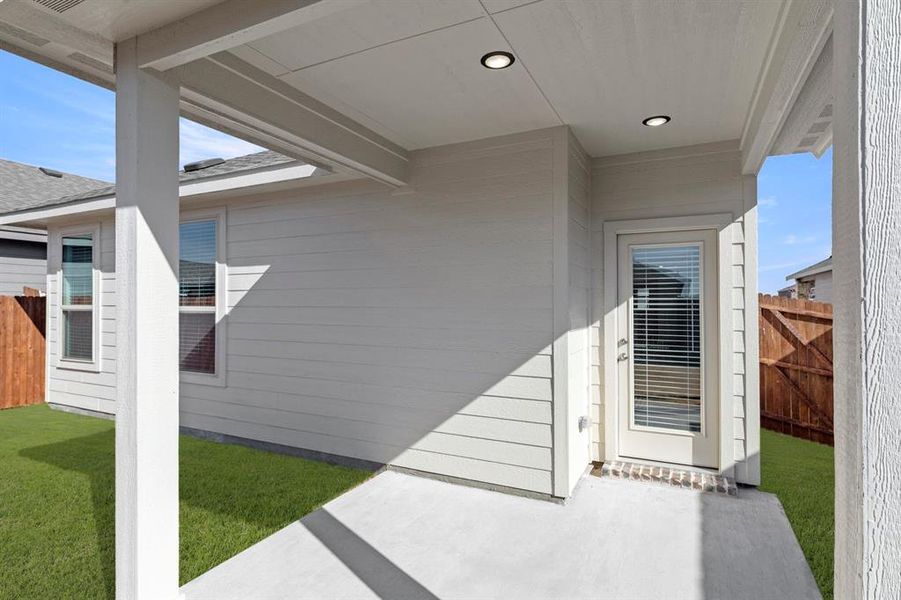 25. 1710 Potomac - Patio